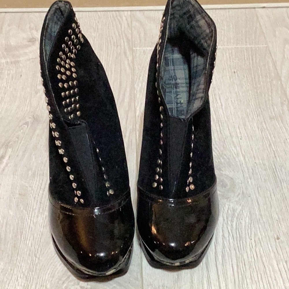 Velvet Booties - Picture 2 of 4